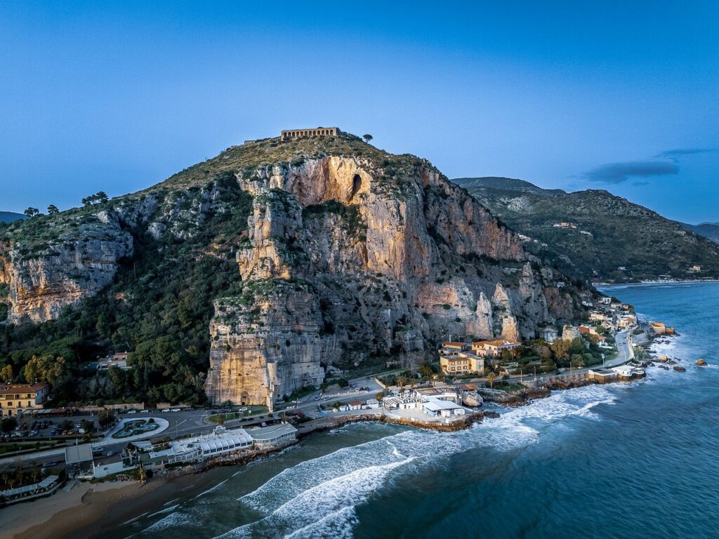 沖縄の海辺で楽しむキャンプ婚活の魅力とは？