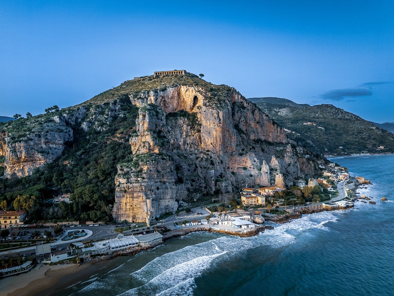 沖縄の海辺で楽しむキャンプ婚活の魅力とは？